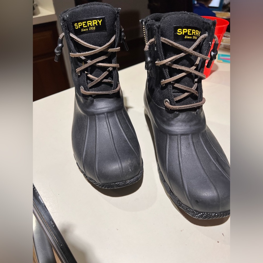 Women’s sperry boots / like new!